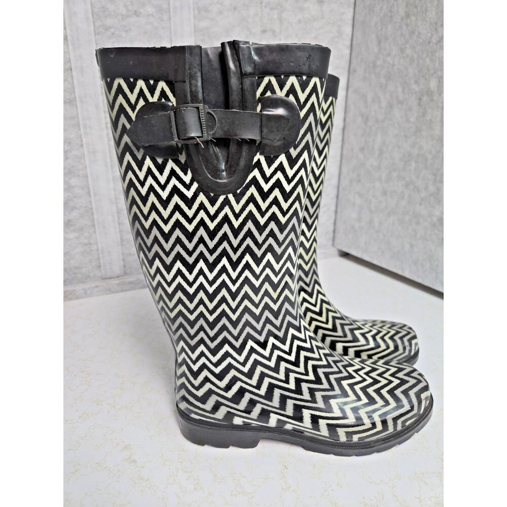 CAPELLI sz 8, Black and White Rubber Rain Boots, Zig Zag Pattern, Excellent Cond